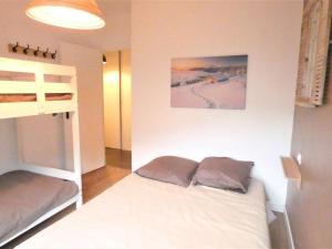 a bedroom with a bed and a bunk bed at Appartement Saint-Lary-Soulan, 2 pièces, 4 personnes - FR-1-457-282 in Saint-Lary-Soulan