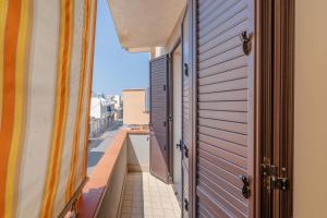 - une vue depuis le balcon d'une maison dans l'établissement Appartamento Giliberto Luna, à Portopalo di Capo Passero
