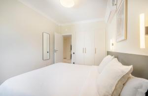 Postel nebo postele na pokoji v ubytování Silva Apartment by Olala Homes + 11 fotografií