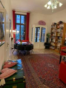 a living room with a table and a dining room at VENEZIA NATURALMENTE ideale per gruppi e famiglie in Venice