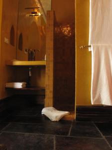 Kúpeľňa v ubytovaní Riad Les Yeux Bleus