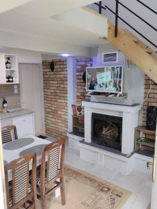 Η κουζίνα ή μικρή κουζίνα στο D&M Apartman Dojkinci