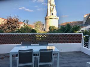 Φωτογραφία από το άλμπουμ του Vue Superbe sur Tour de la Lanterne T2 avec Terrasse Remparts 2 στη Λα Ροσέλ