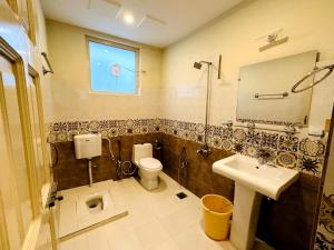 Ένα μπάνιο στο Desert One Hotel Skardu