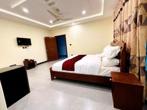 Ένα ή περισσότερα κρεβάτια σε δωμάτιο στο Desert One Hotel Skardu