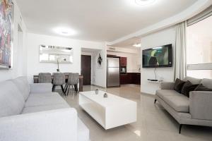 TV a/nebo společenská místnost v ubytování Golf Residence Sea and Soul