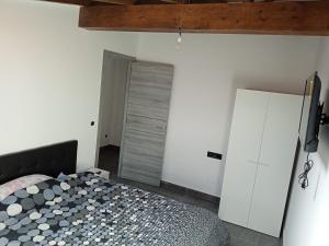 Łóżko lub łóżka w pokoju w obiekcie Casa San Miguel 93 santander
