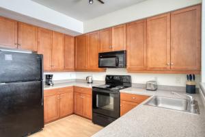 Кухня або міні-кухня у San Jose 2BR w Gym WD Pool nr Caltrain SFO-921