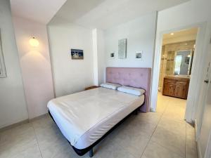 Posteľ alebo postele v izbe v ubytovaní Isla de Roses 1-24