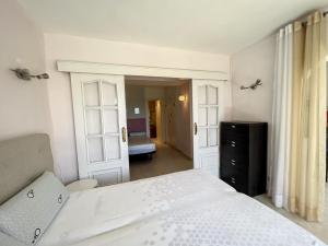 Posteľ alebo postele v izbe v ubytovaní Isla de Roses 1-24