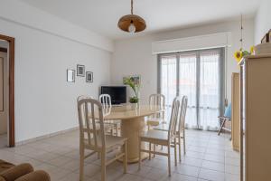 a kitchen and dining room with a table and chairs at Lungomare 90 - YourPlace Abruzzo in Fossacesia