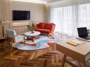 Uma TV ou centro de entretenimento em Fairmont Rio de Janeiro Copacabana