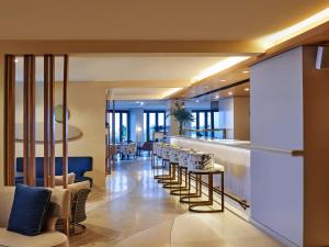 Uma área de estar em Fairmont Rio de Janeiro Copacabana