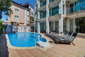 Bazén v ubytování Family Hotel Jupiter nebo v jeho okolí