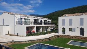 Bazén v ubytovaní Les Papillons du Ventoux - Le Myrtil- éénslaapkamerappartement met terras en tuin alebo v jeho blízkosti
