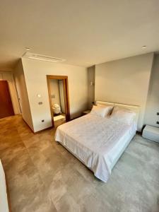 a bedroom with a large white bed in it at Sakin ve huzurlu bir tatil için… in Çeşme