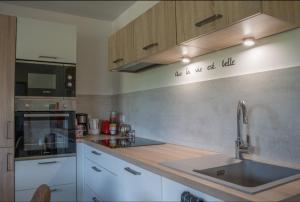 a kitchen with a sink and a counter top at Gîte Au Doubs Moment vue exceptionnelle et panoramique in Arçon