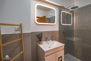 a bathroom with a sink and a mirror at Ondas do Pisão Apartment - 2 bedroom and Sea View in Santa Cruz +22 photos