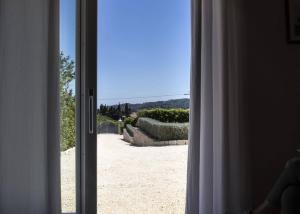 an open door with a view of a yard at Camera Astrid in Casale Alxi