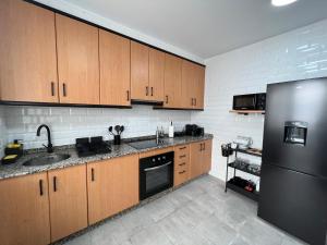 Kuchyň nebo kuchyňský kout v ubytování Apartamento de 3 habitaciones a estrenar en Ferrol