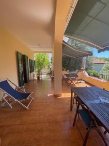 a patio with chairs and tables and a view of the water at B&B L'albero di Melograno in Seccheto