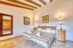 Łóżko lub łóżka w pokoju w obiekcie Ideal Property Mallorca - Son Perxa