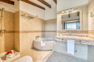 Łazienka w obiekcie Ideal Property Mallorca - Son Perxa