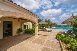 wstęp do willi z basenem w obiekcie Ideal Property Mallorca - Son Perxa w mieście Petra