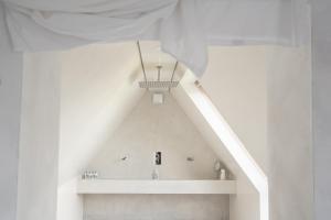 a room with white walls and a white ceiling at Plockton Shoreside House in Plockton +24 photos