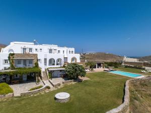 an aerial view of a house with a yard at Villa Ainar in Tinos