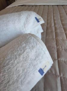 A bed or beds in a room at Lighthouse View Syros