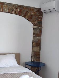 A bed or beds in a room at Lighthouse View Syros