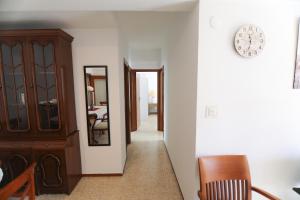 Zdjęcie z galerii obiektu RentalSevilla Apartamento luminoso con 3 dormitorios w Sewilli