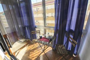 Zdjęcie z galerii obiektu RentalSevilla Apartamento luminoso con 3 dormitorios w Sewilli