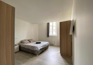 a bedroom with a bed and a window at Tour d'Auvergne - Appartements en plein centre ville, proche de la cathédrale et de la place de Jaude in Clermont-Ferrand