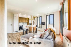 Kuchyňa alebo kuchynka v ubytovaní Résidence LA VAGUE- Appartements Grand Confort -Vue mer - 2 à 6 personnes + 19 fotografií