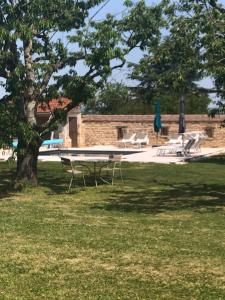 Bazén v ubytování Le Clos n°5 nebo v jeho okolí