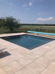 Bazén v ubytování Le Clos n°5 nebo v jeho okolí