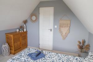A bed or beds in a room at Naphoz Holddal