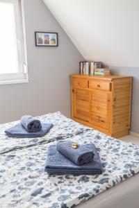 A bed or beds in a room at Naphoz Holddal