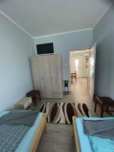 A bed or beds in a room at ALFA Szálláshely