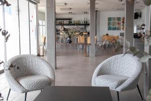 Posezení v ubytování Grupoandria Hotel Platja Gran + 12 fotografií