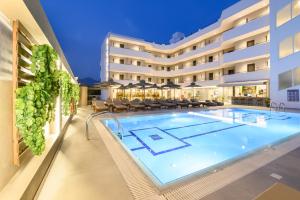 Πισίνα στο ή κοντά στο Nicolas Grand Suites, Adults Only