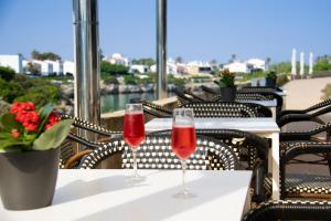 Nápoje v ubytování Grupoandria Hotel Platja Gran