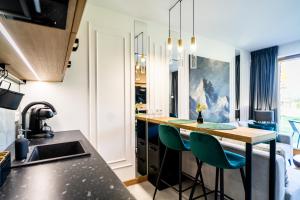 Kuchyňa alebo kuchynka v ubytovaní Apartament Górska Polana by Apart Concept Podhale