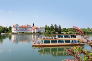 Výhled na řeku, která protéká v blízkosti hotelu