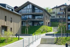 uma vista exterior de um edifício em Schlossblick em Spiez