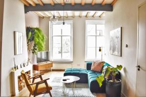 a living room with a blue couch and a table at Number 9 holiday apartments in Middelburg