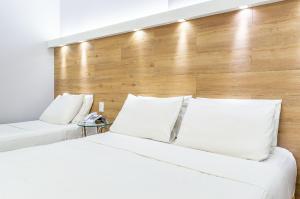 Postel nebo postele na pokoji v ubytování Hotel Costamar Ponta Verde