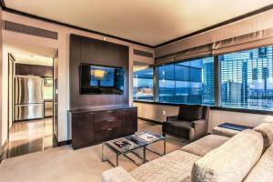 Area tempat duduk di City Center - Panoramic Corner Suite at Vdara